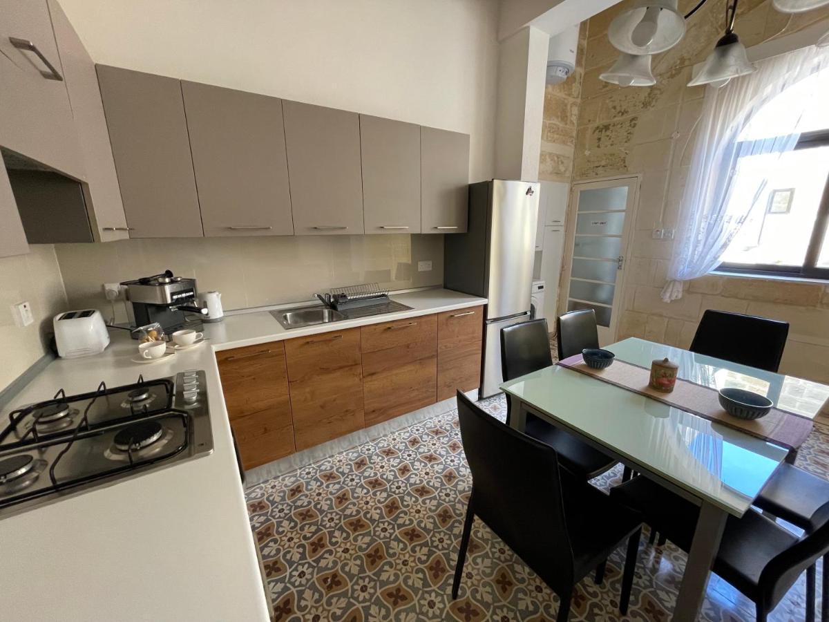 Penelope Townhouse Hotell Ghajn il-Kbira  Exteriör bild