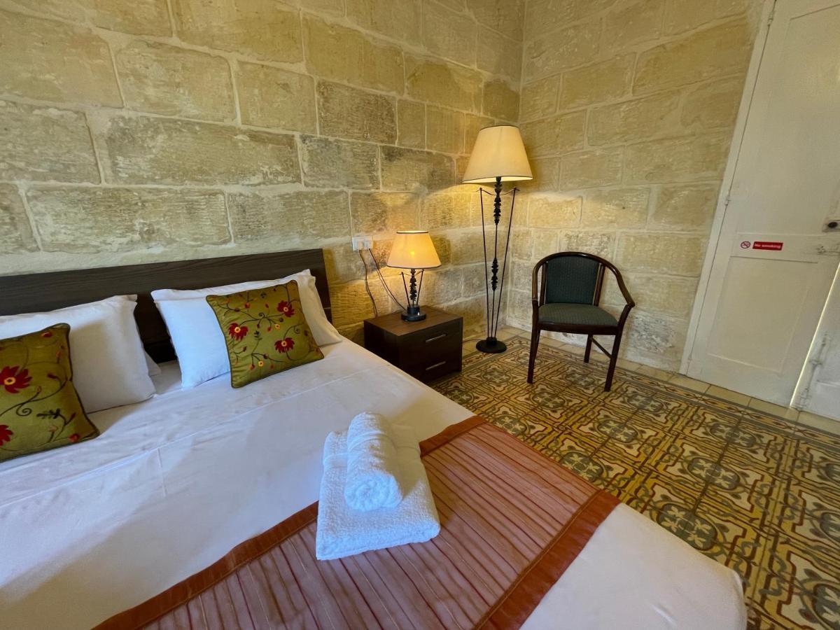 Penelope Townhouse Hotell Ghajn il-Kbira  Exteriör bild