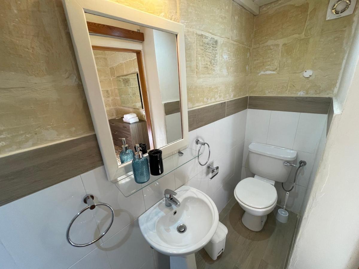 Penelope Townhouse Hotell Ghajn il-Kbira  Exteriör bild