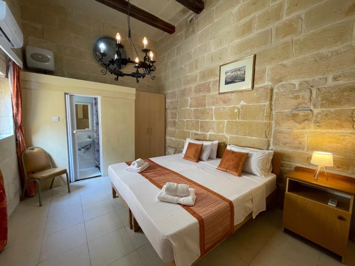 Penelope Townhouse Hotell Ghajn il-Kbira  Exteriör bild