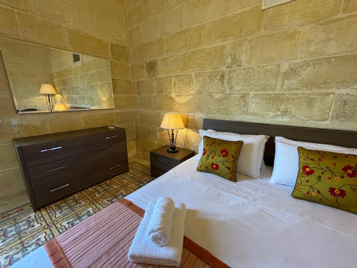 Penelope Townhouse Hotell Ghajn il-Kbira  Exteriör bild