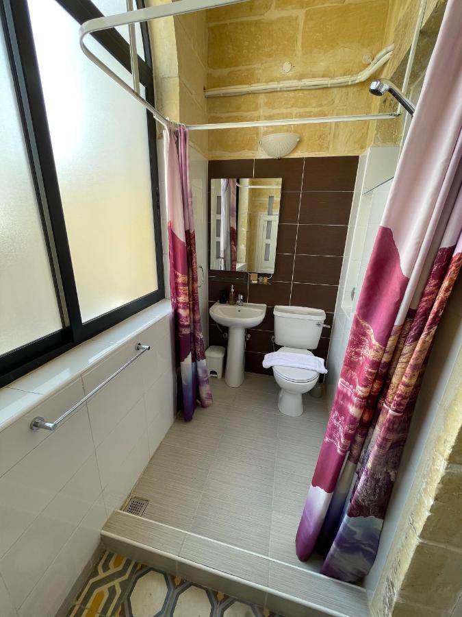Penelope Townhouse Hotell Ghajn il-Kbira  Exteriör bild