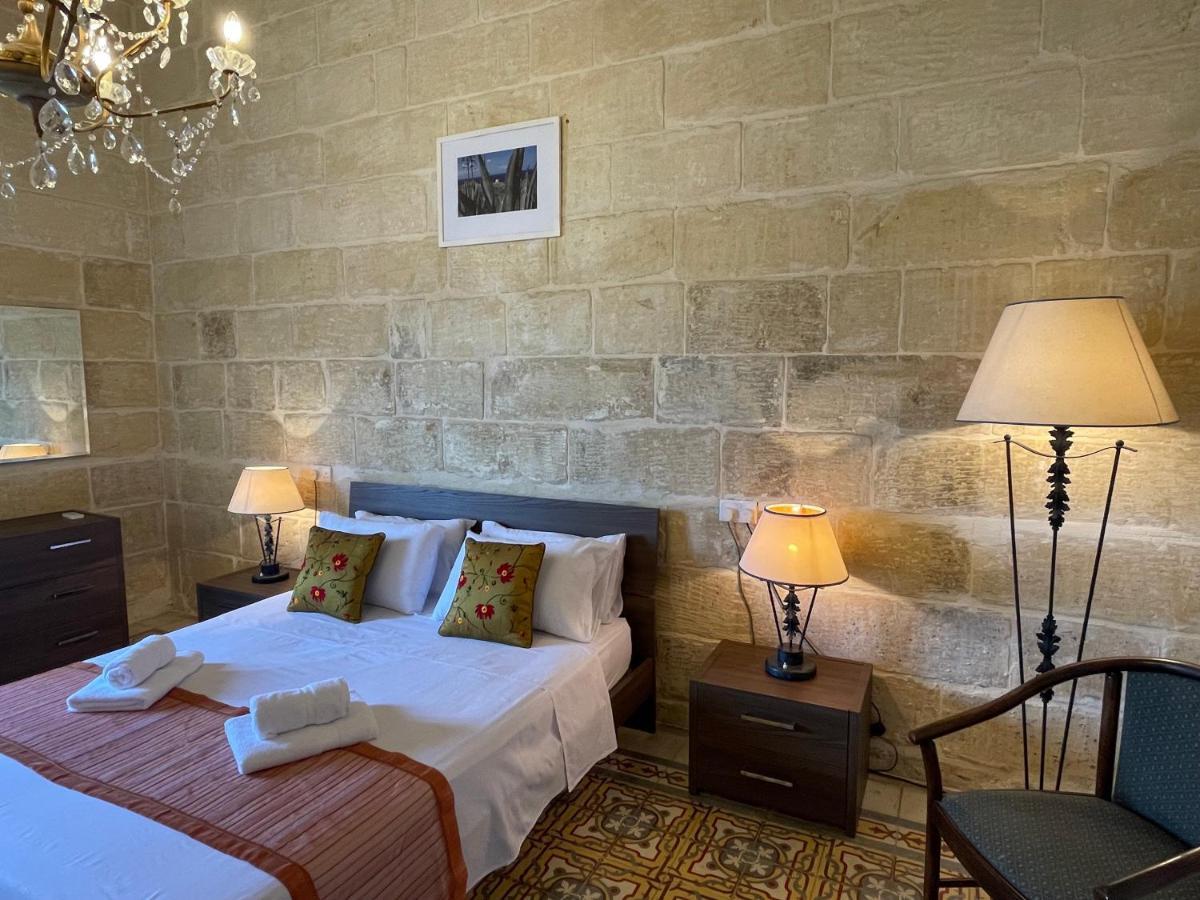 Penelope Townhouse Hotell Ghajn il-Kbira  Exteriör bild