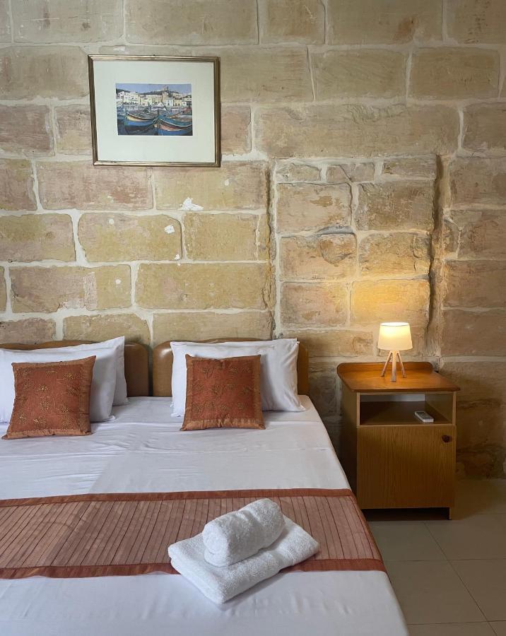 Penelope Townhouse Hotell Ghajn il-Kbira  Exteriör bild