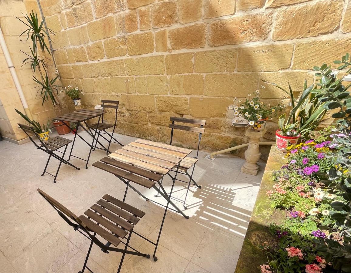Penelope Townhouse Hotell Ghajn il-Kbira  Exteriör bild