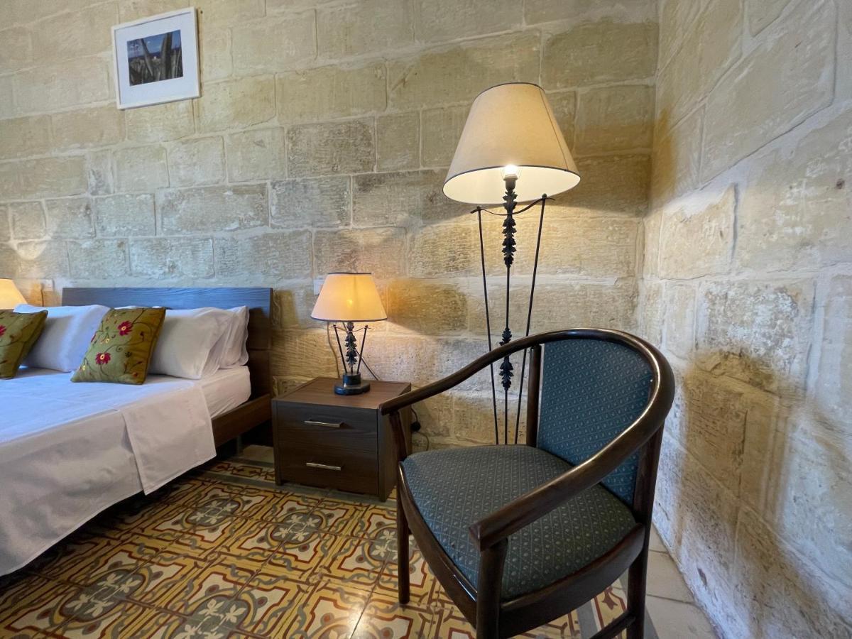 Penelope Townhouse Hotell Ghajn il-Kbira  Exteriör bild