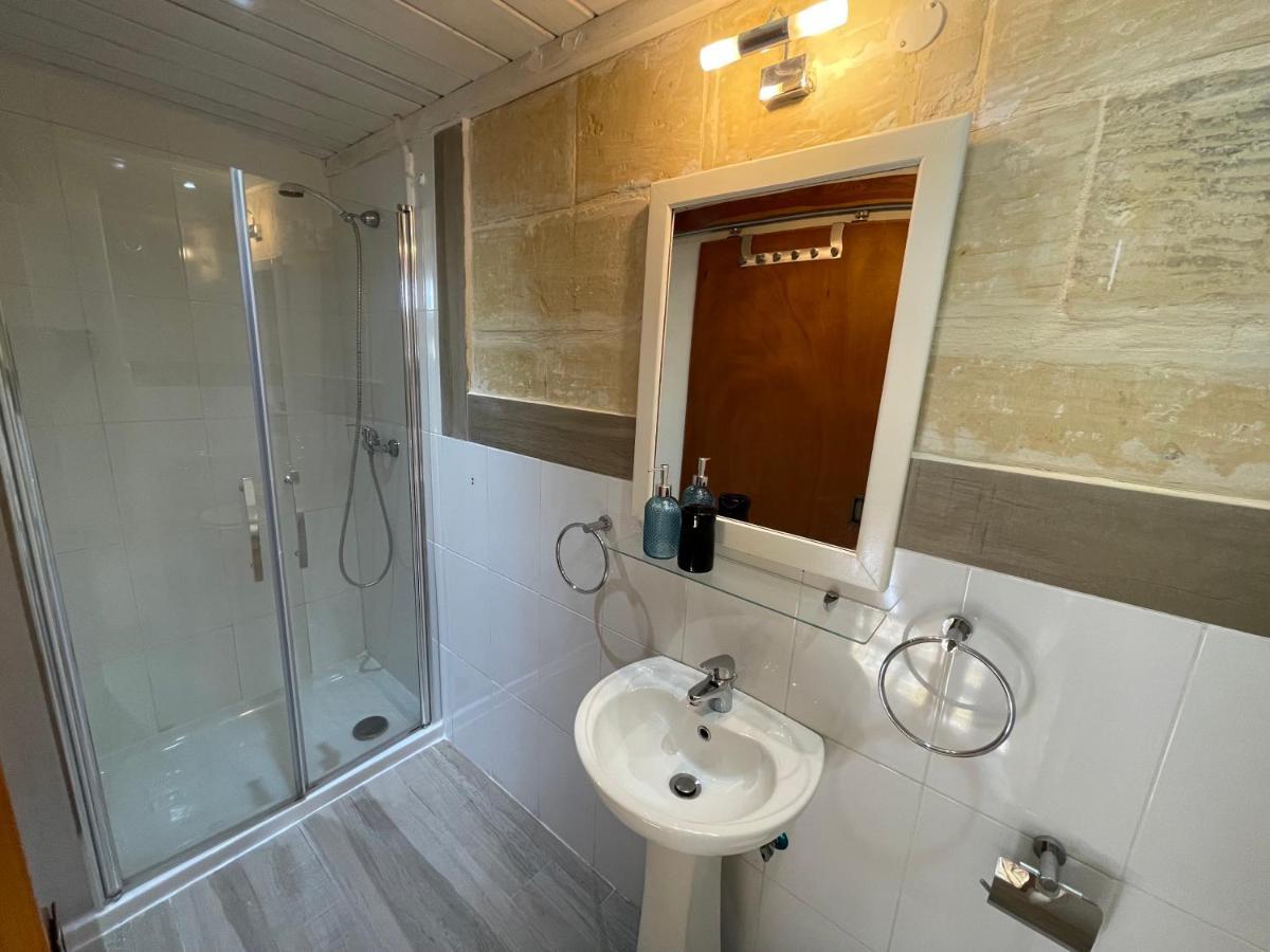 Penelope Townhouse Hotell Ghajn il-Kbira  Exteriör bild